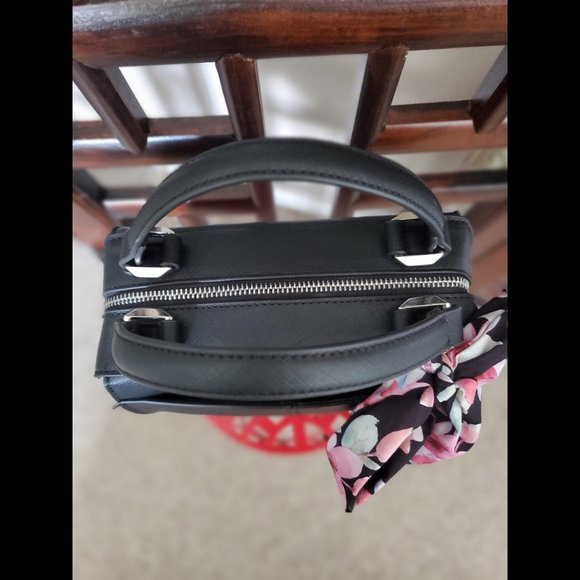 NWOT Steve Madden Handbag with Decorative Ribbon - Picture 5 of 11